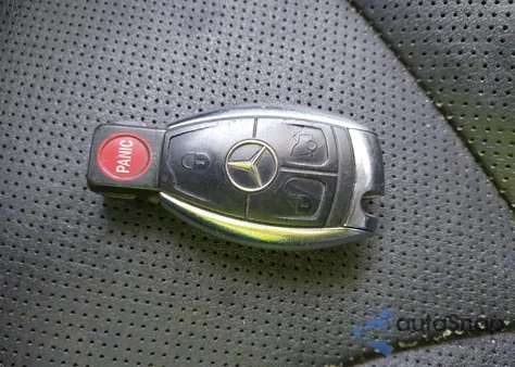 2009 Mercedes-Benz E 550 z USA, uszkodzony, nr VIN WDBUF72XX9B436602